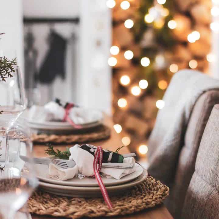 Rustic Christmas dining room tablescape