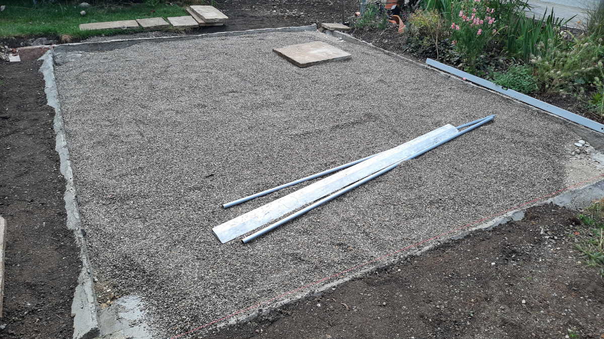 how to build a paver patio - chalkingupsucccess.com Adding a bedding layer of fine gravel on which the patio stones will lie.